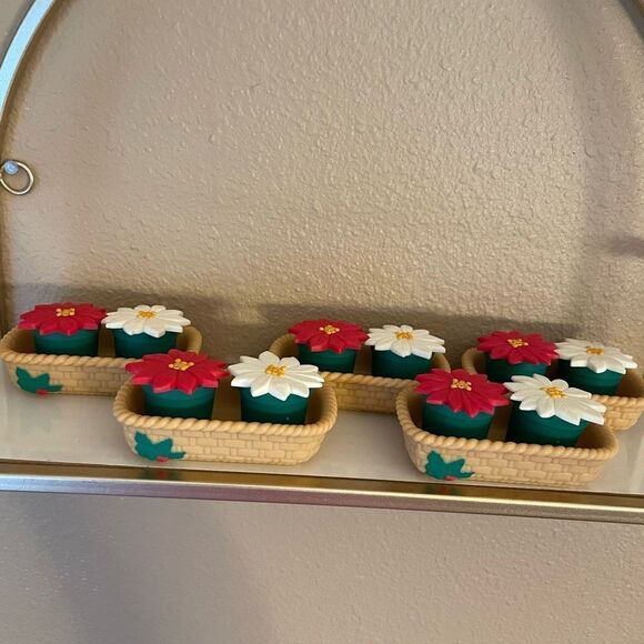 Vintage Avon Poinsettia Salt and Pepper Shakers in Baskets set of 5! - Picture 10 of 14